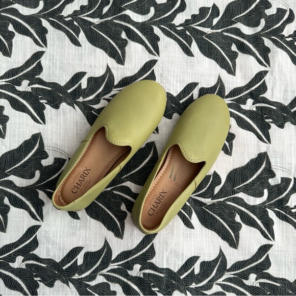 Lighter Green Charix Classics | Size 8 - Picture 4 of 6